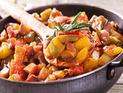 Постен гювеч с картофи, патладжани, домати, чушки, моркови, зелен фасул, лук и бамя на фурна - снимка на рецептата Постен гювеч с картофи, патладжани, домати, чушки, моркови, зелен фасул, лук и бамя на фурна - снимка на рецептата